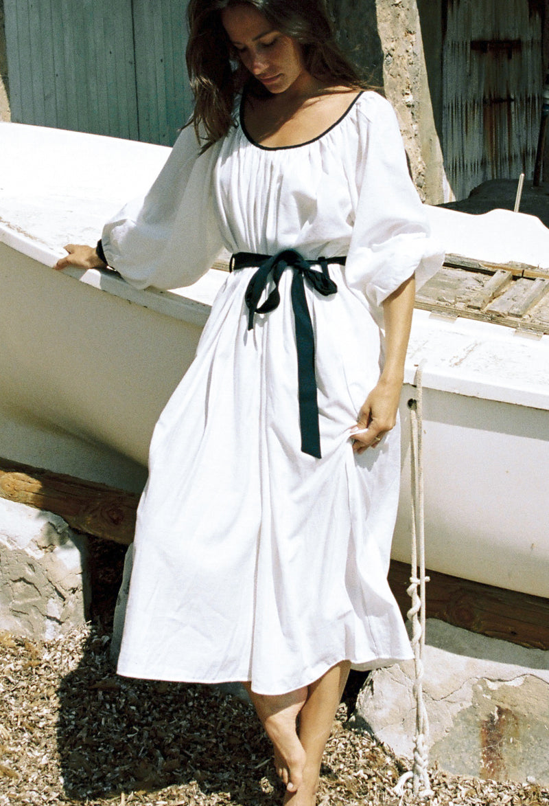 Lia Dress White/Navy