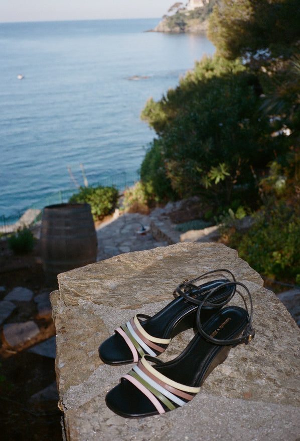Larroudé x Ciao Lucia: Daiana Wedge Sandal Black Leather