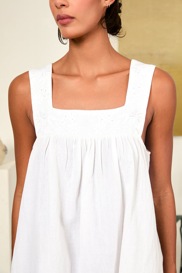 La Cera 100% Cotton White Embroidered Short Gown - Lightweight Floral Embroidered Nightgown - 1163C